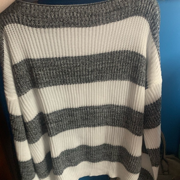 Oversized Striped Sweater - Picture 3 of 5